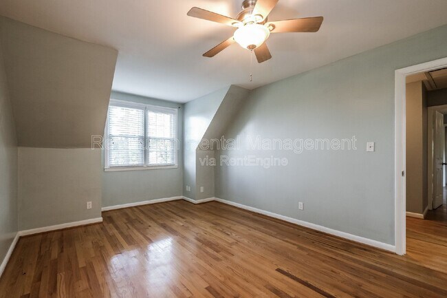 Building Photo - 3288 Regalwoods Dr