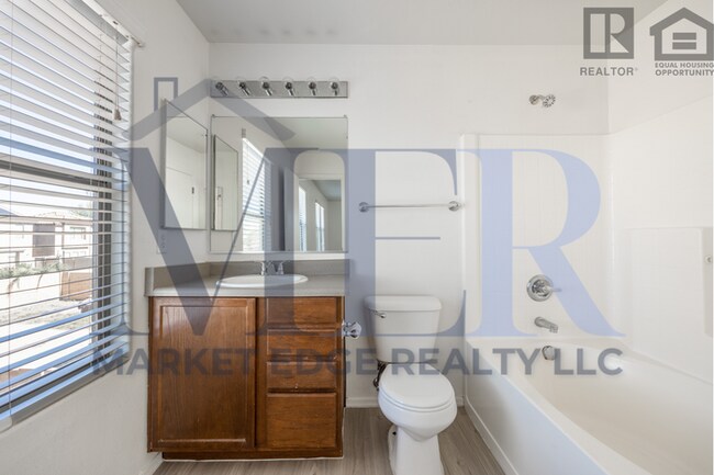 Building Photo - 3Bed/2.5Bath House at Honeycutt Ave/Hogene...