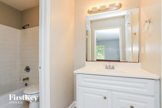 Building Photo - 6580 Short Rd