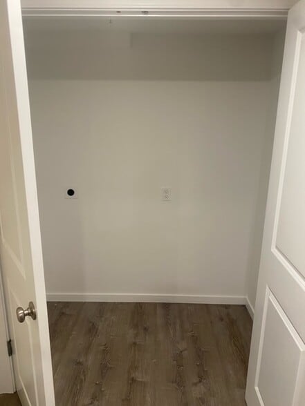 Building Photo - 520 Main St