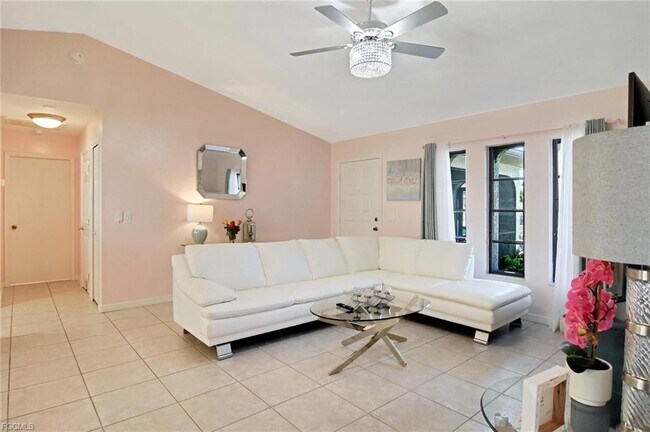 Building Photo - 4531 SW 14th Pl