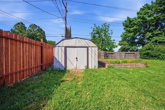 Building Photo - 2612 Ribier Way