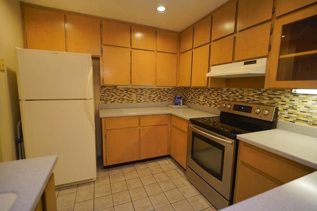 Building Photo - 4424 Stratfordshire Ct