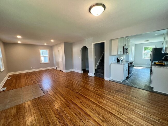 Building Photo - Adorable 3 Bedroom Fully Renovated Home!