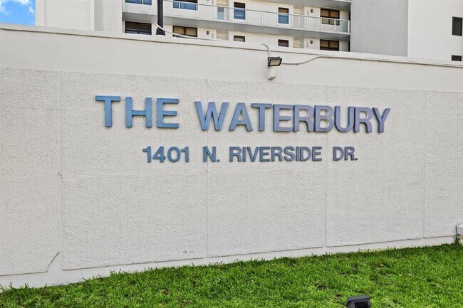 Building Photo - 1401 N Riverside Dr