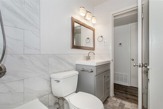 Building Photo - 5722 Gaston Ave