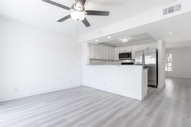 Building Photo - 7500 NW 75th St