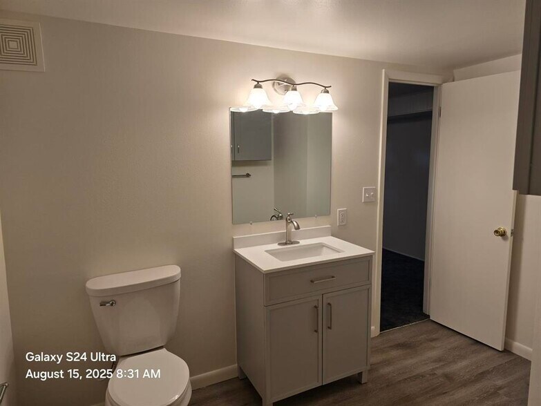 Building Photo - 1634 King St