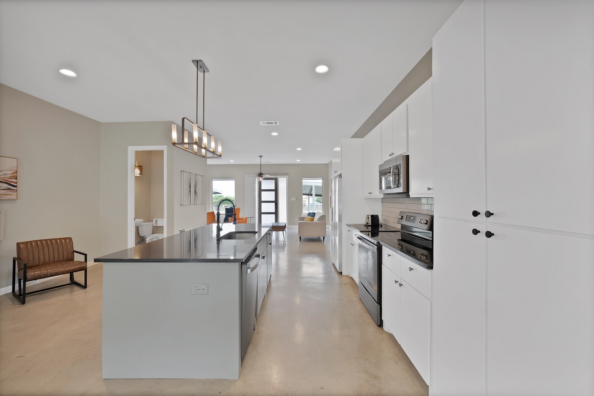 Building Photo - 4635 Calmont Ave