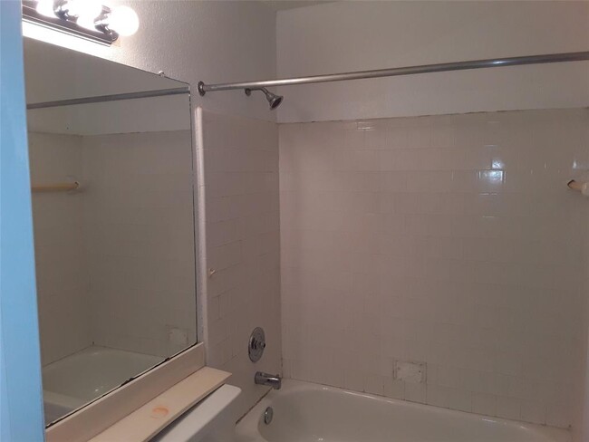 Building Photo - 3119 E Heatherock Cir