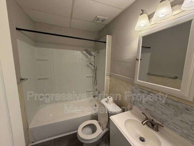 Building Photo - 3346 E 134th St
