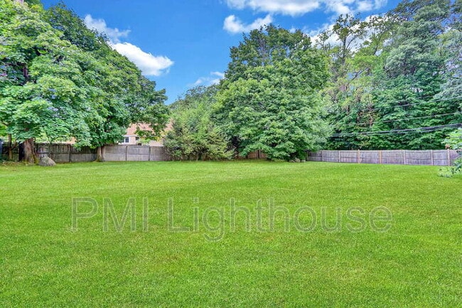 Building Photo - 2 Carlyle Dr