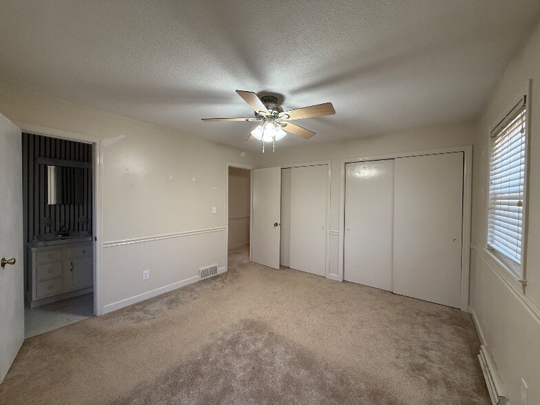 Building Photo - 825 Reynolds Rd