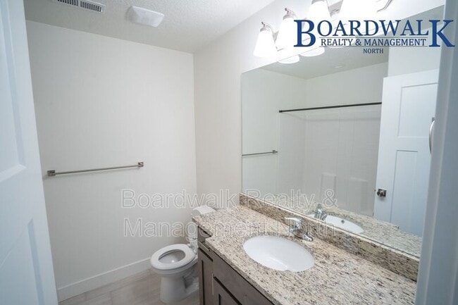Building Photo - 440 1625 N