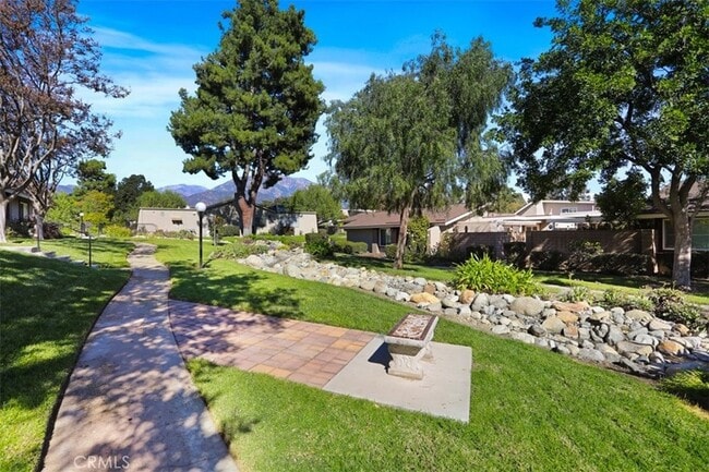 Building Photo - 1619 Carmel Cir W