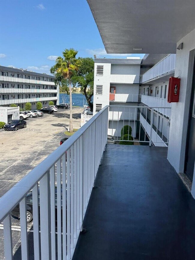 Building Photo - 447 NE 195th St