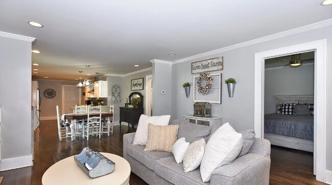 Building Photo - Midtown 2-bed, 2-bath Available Mid August!