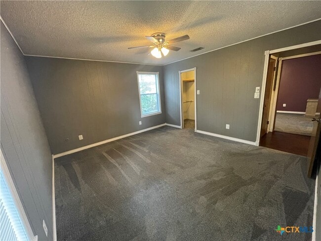 Building Photo - 1346 Carnation Ln