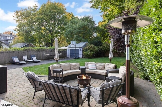 Building Photo - 460 Grove St