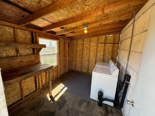 Building Photo - Studio Apartment in Whiteaker