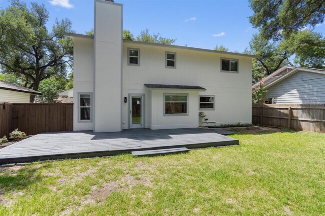 Building Photo - 9730 Anderson Village Dr