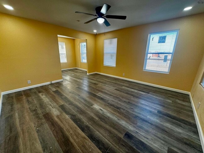 Building Photo - 603 E Alameda St