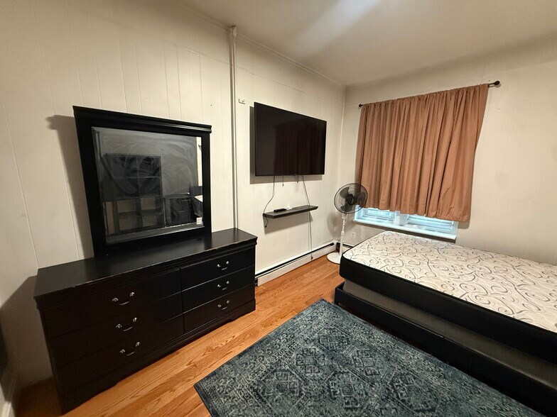 Building Photo - 66 Hammond St