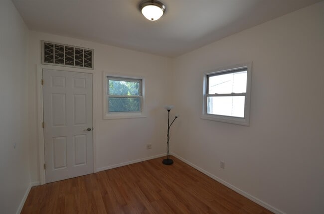 Building Photo - 211 Duncan Ave