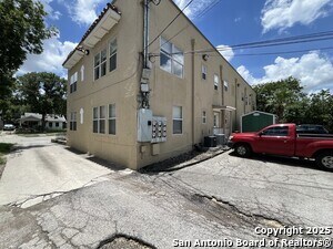 Building Photo - 1535 W Woodlawn Ave