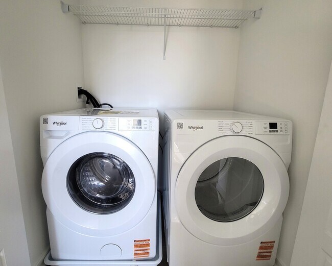 Building Photo - 6550 Linden Trl