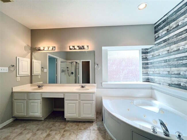 Building Photo - 22511 Parkvine Ln
