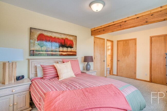 Building Photo - Top Floor and Updated Home with Great View...