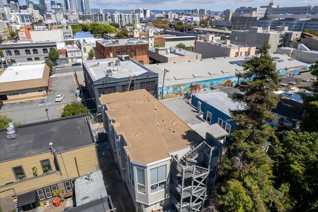 Building Photo - 108 Langton St