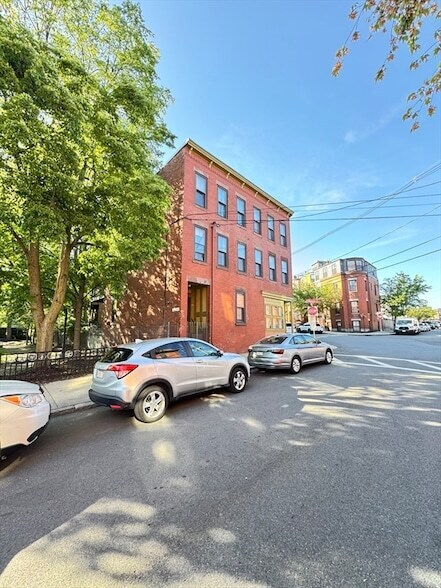 Building Photo - 26 Beacon St