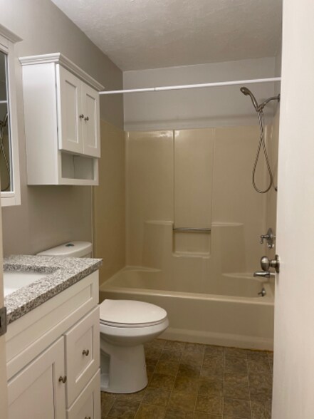 Building Photo - 3 Cook St