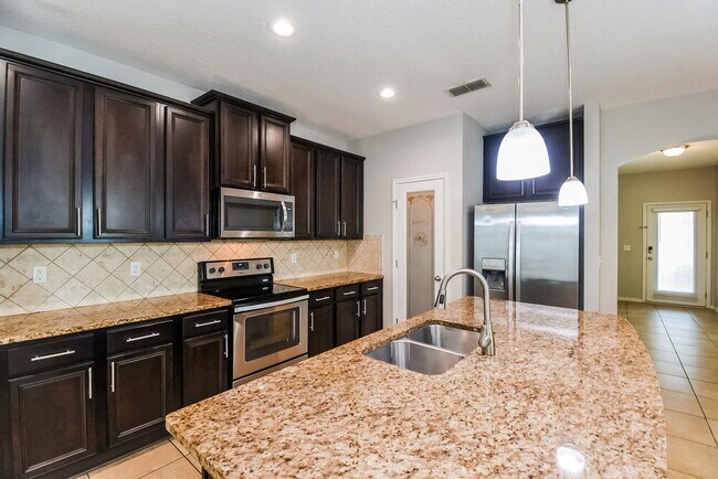 Building Photo - 623 Drysdale Dr