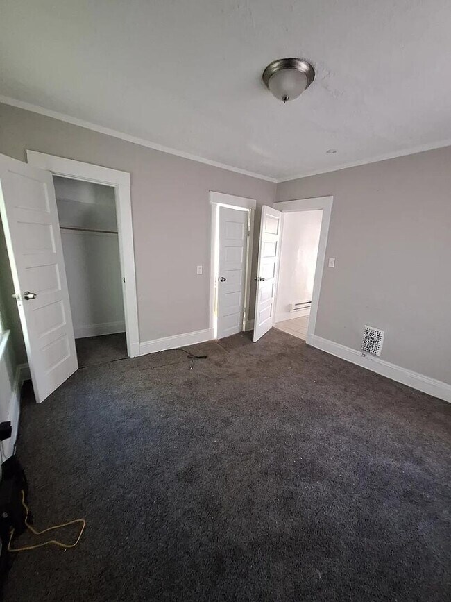 Building Photo - 3255 E 130th St