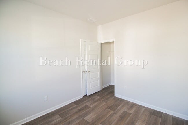 Building Photo - Gorgeous End Unit in Myrtle Beach