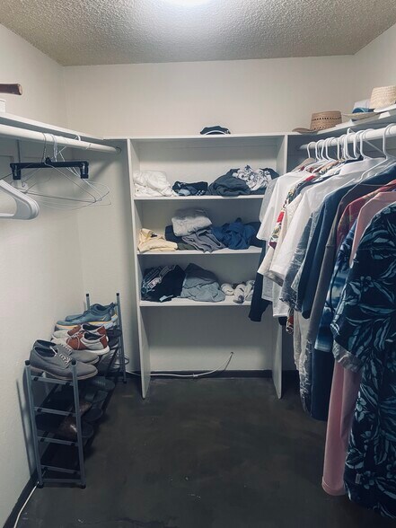 Building Photo - 403 Bradshaw Ln