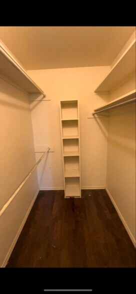 Building Photo - 309 N Chicago Ave