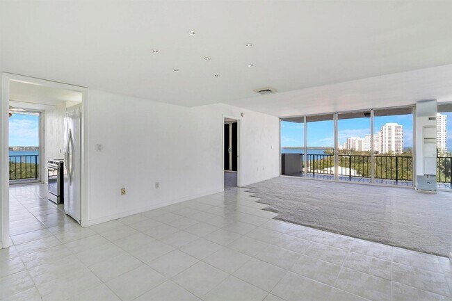 Building Photo - 4200 N Ocean Dr