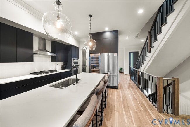 Building Photo - 441 W 7th St