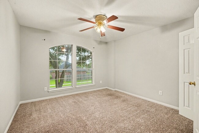 Building Photo - 3808 Armand Dr