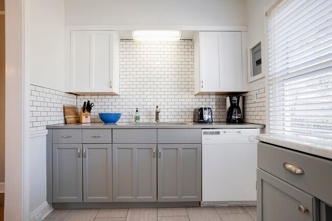 Building Photo - 2522 N Edwin Cir