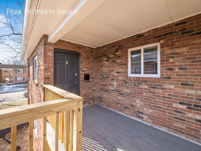 Building Photo - 620 Riverview Dr