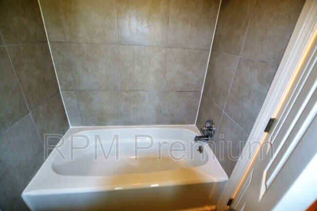 Building Photo - 3147 Little Farms Dr