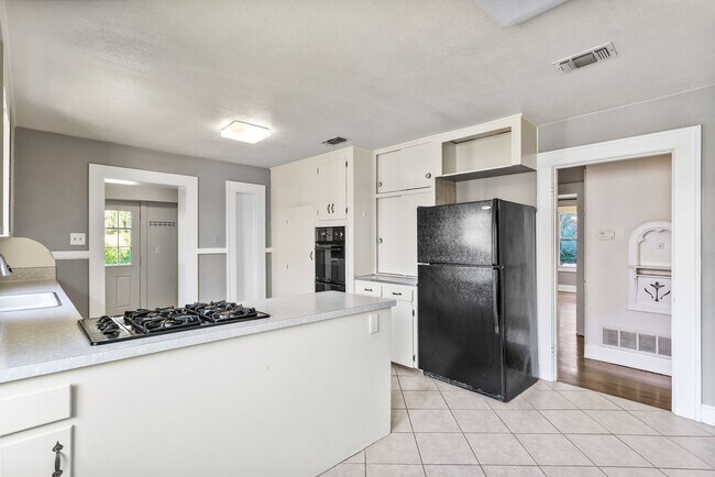 Building Photo - Fort Worth Gem Just Two Doors from TCU