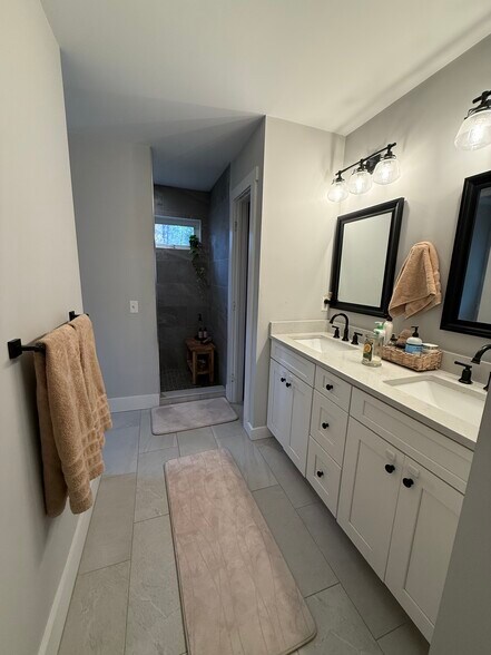 Building Photo - 65 Birch Trl