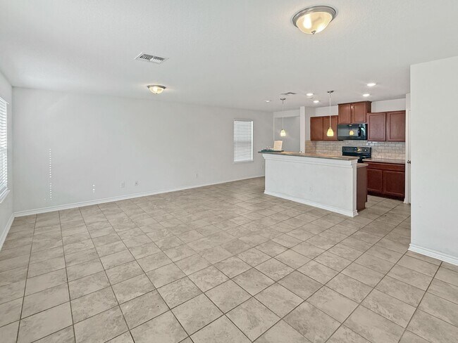 Building Photo - New Braunfels gem