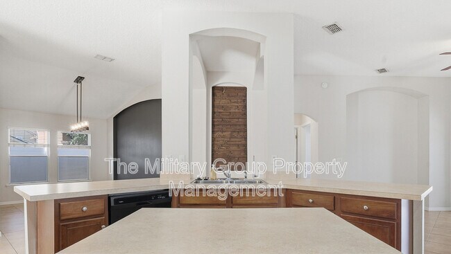 Building Photo - 586 Longmill Ln